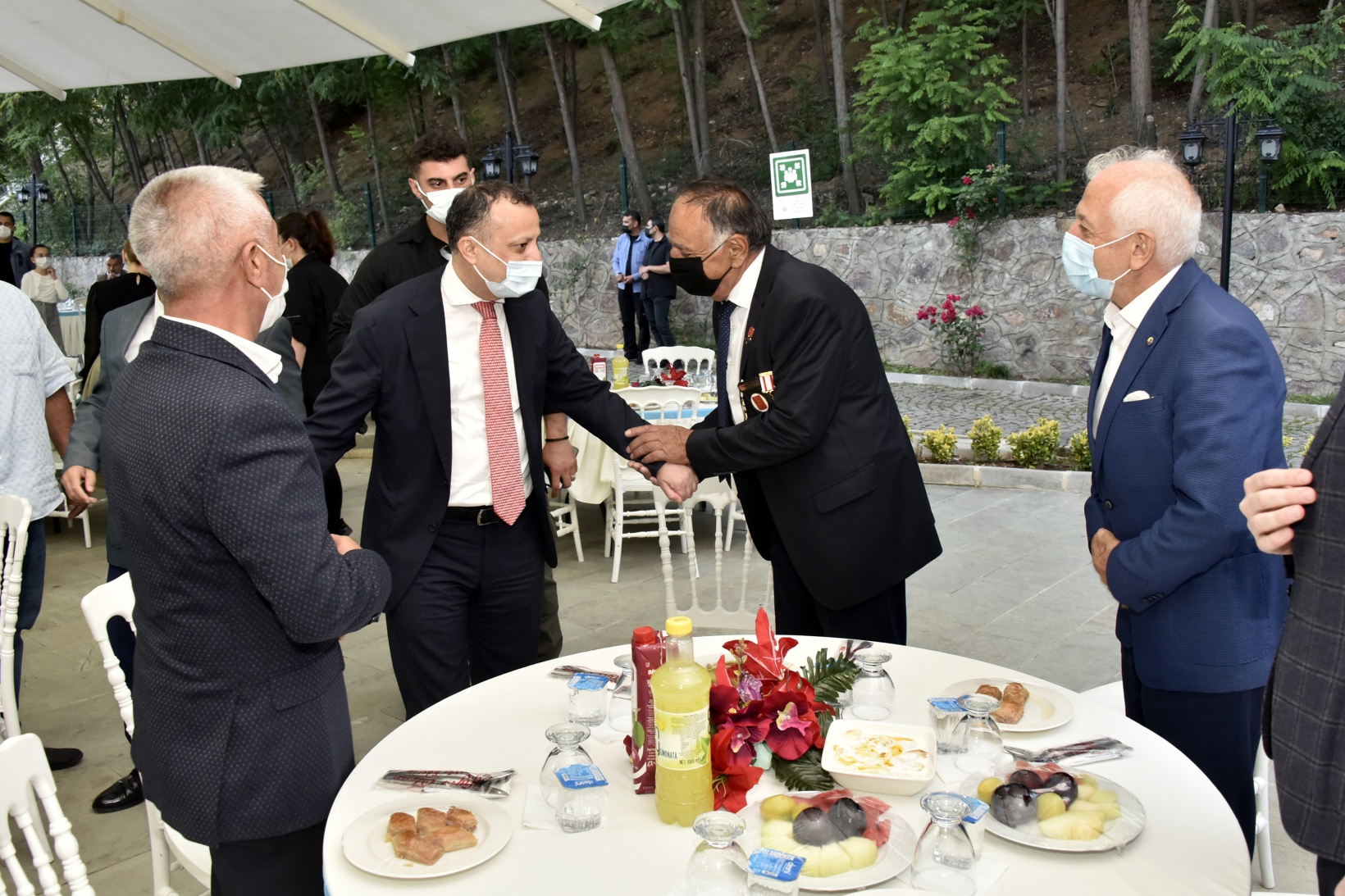 Gümüşhane’de şehit aileleri ve gaziler onuruna yemek verildi 5