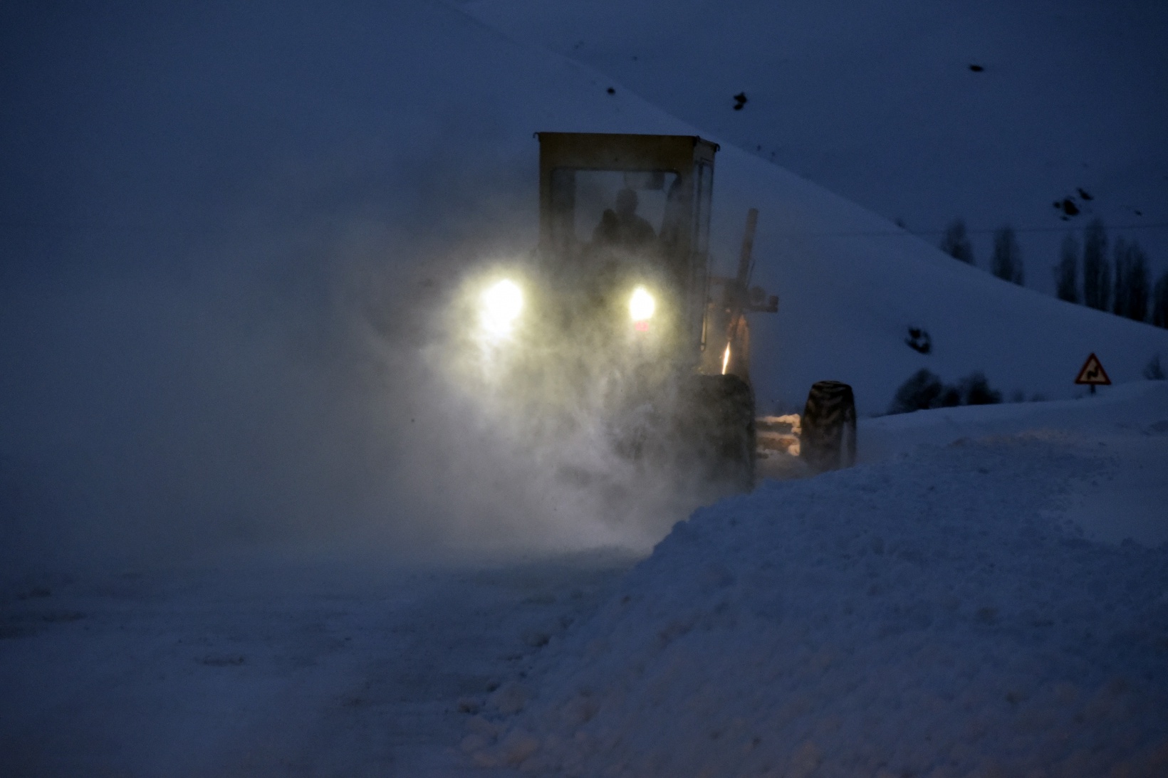 Gümüşhane’de karla mücadele çalışmaları devam ediyor 14