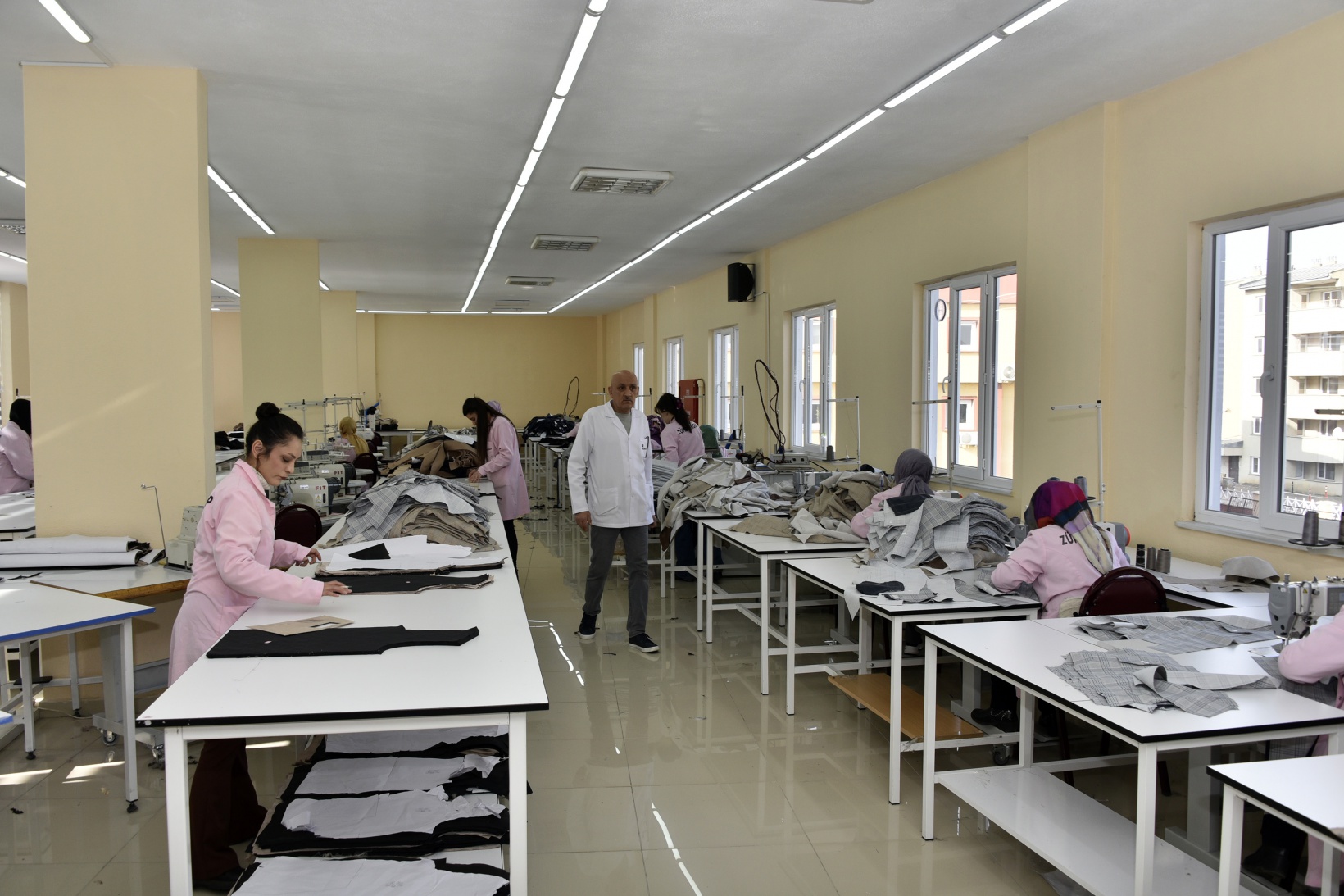 Kelkit’te tamamı kadın çalışanlardan oluşan tekstil atölyesi açıldı   21