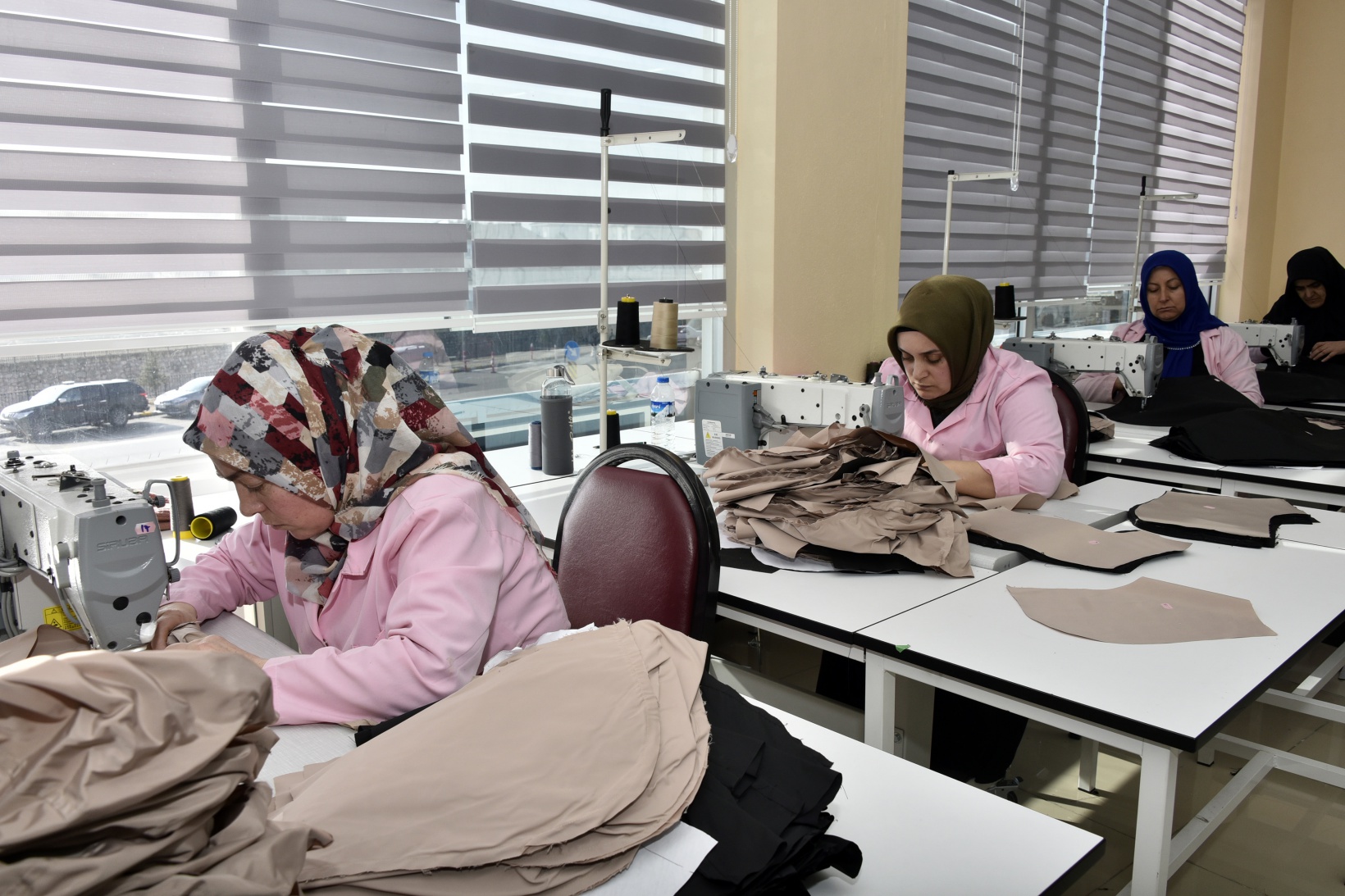 Kelkit’te tamamı kadın çalışanlardan oluşan tekstil atölyesi açıldı   22