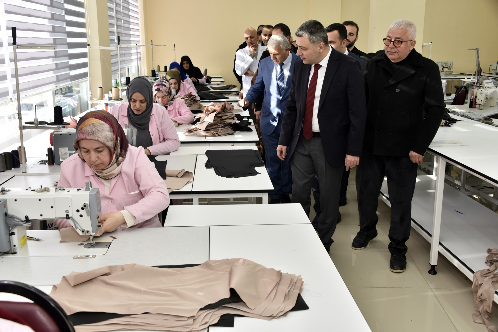 Kelkit’te tamamı kadın çalışanlardan oluşan tekstil atölyesi açıldı   9