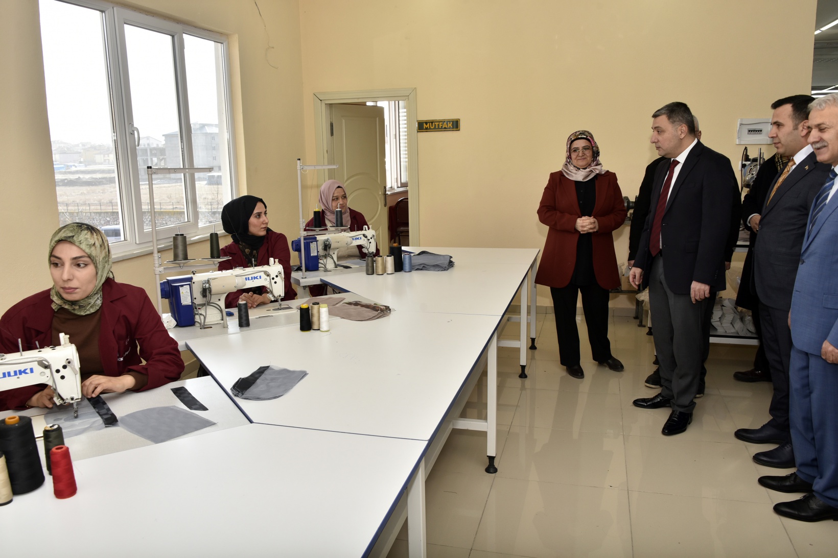 Kelkit’te tamamı kadın çalışanlardan oluşan tekstil atölyesi açıldı   14