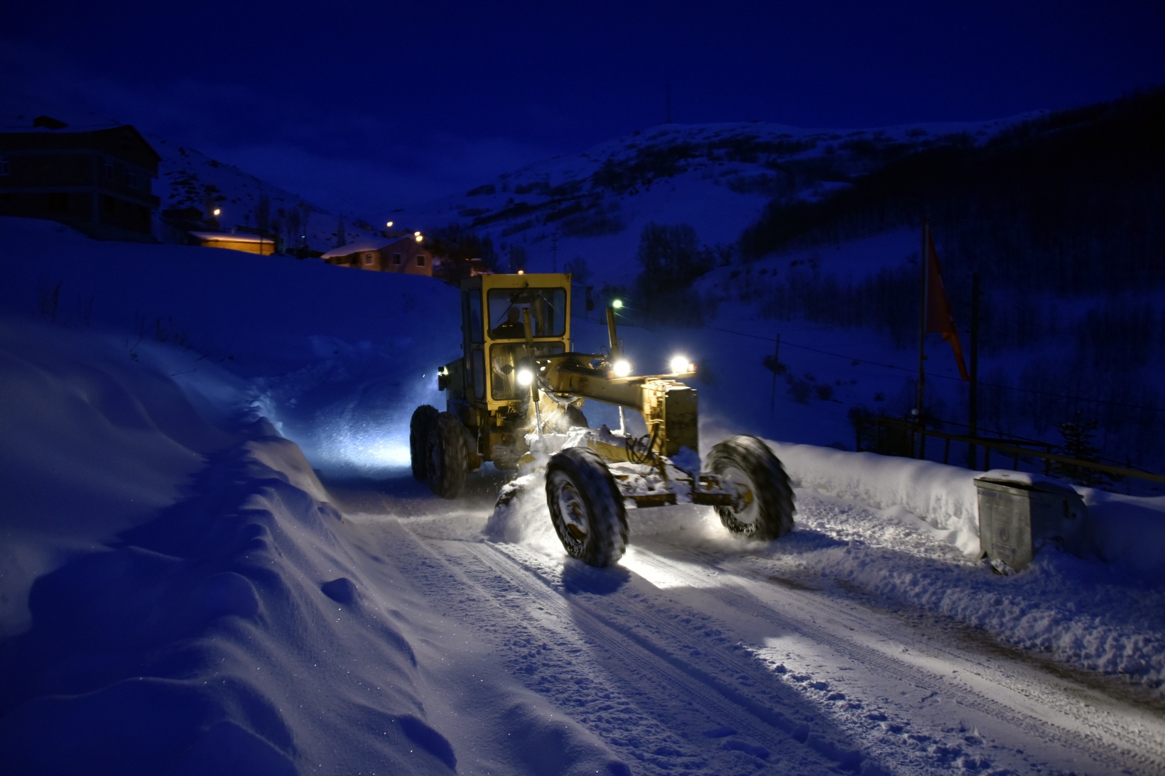Gümüşhane’de karla mücadele çalışmaları devam ediyor 17