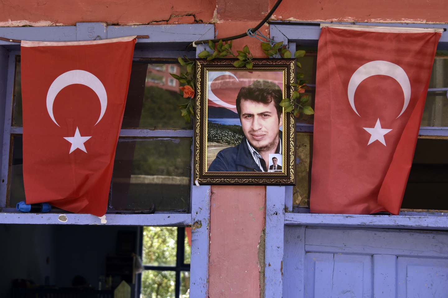 Şehit öğretmen Necmettin Yılmaz’ın öğrencilerinden ailesine taziye ziyareti 5