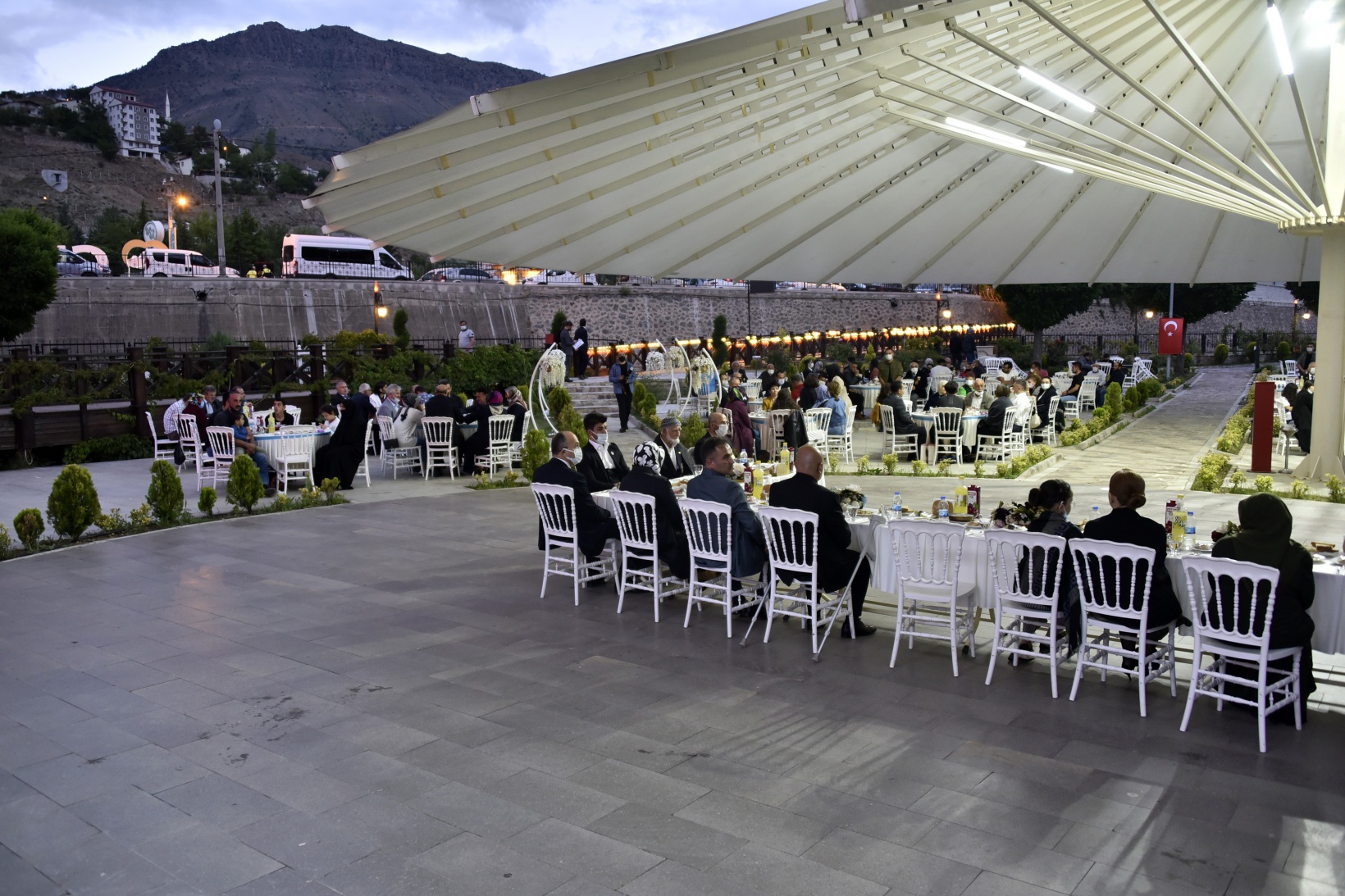 Gümüşhane’de şehit aileleri ve gaziler onuruna yemek verildi 7