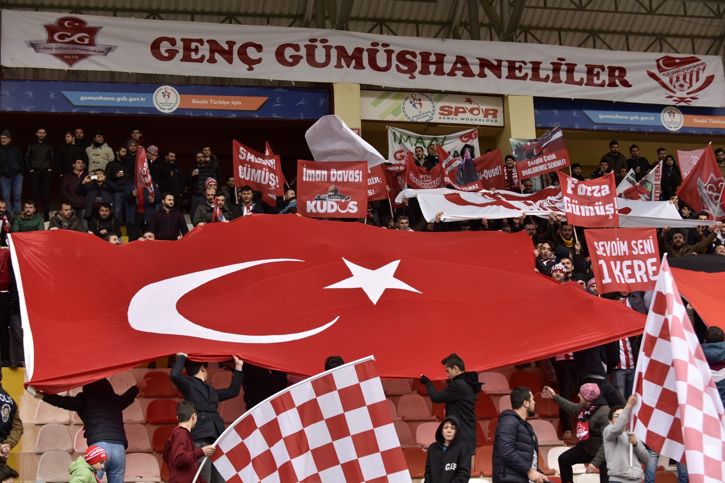 Gümüş sahasındaki ilk mağlubiyetini aldı: 0-2 4