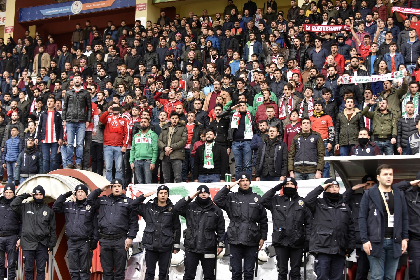 Gümüş sahasındaki ilk mağlubiyetini aldı: 0-2 11