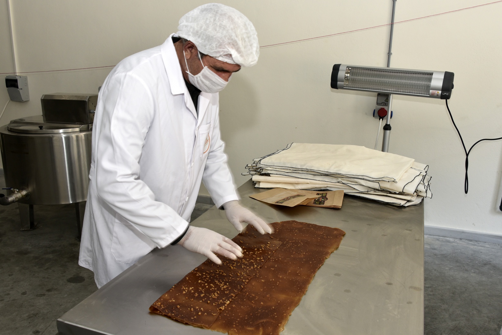 Balı organik, satışı teknolojik pestil üretiyor 24