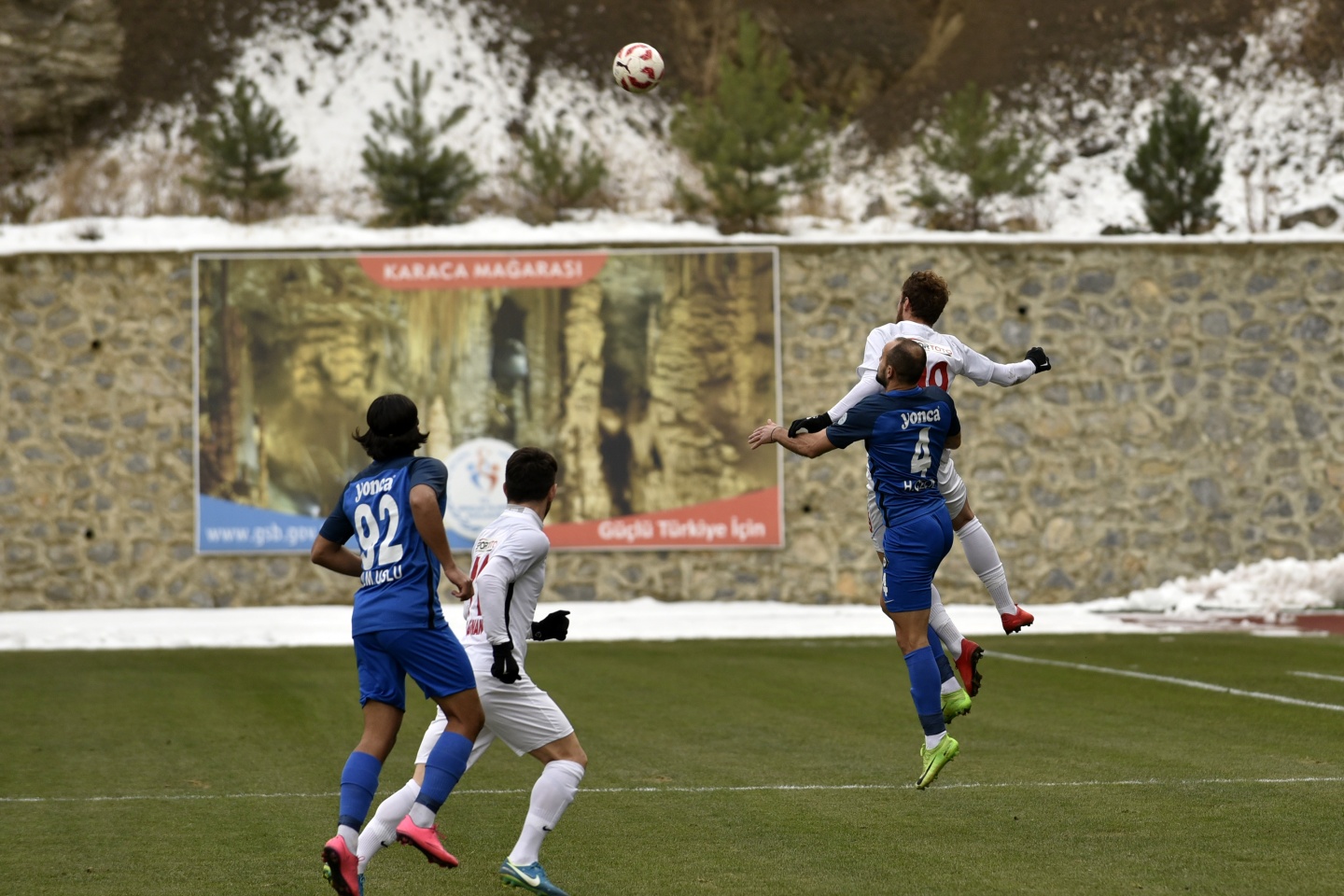 Gümüş sahasındaki ilk mağlubiyetini aldı: 0-2 23