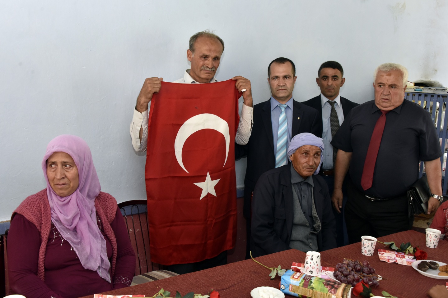 Şehit öğretmen Necmettin Yılmaz’ın öğrencilerinden ailesine taziye ziyareti 14