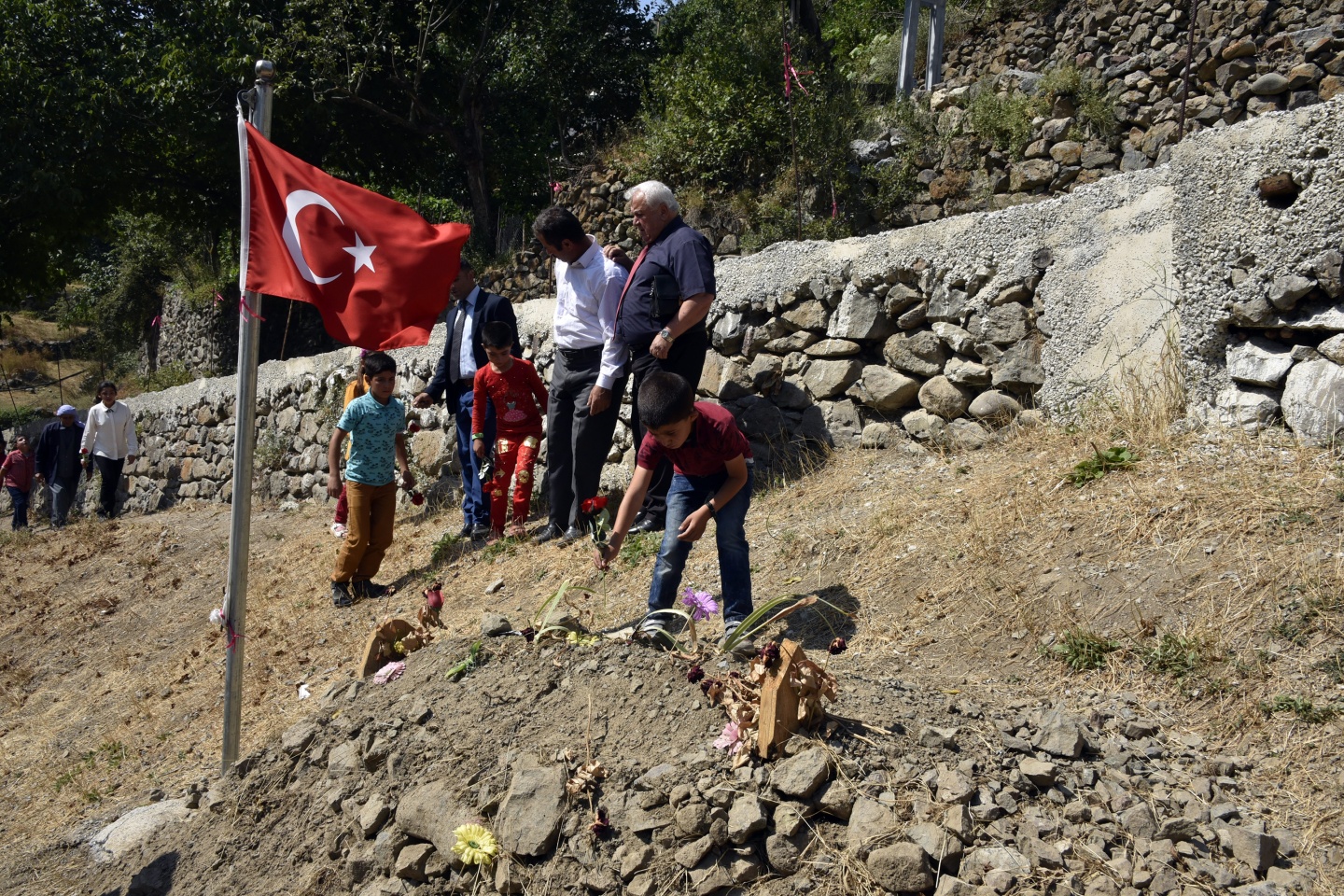 Şehit öğretmen Necmettin Yılmaz’ın öğrencilerinden ailesine taziye ziyareti 26