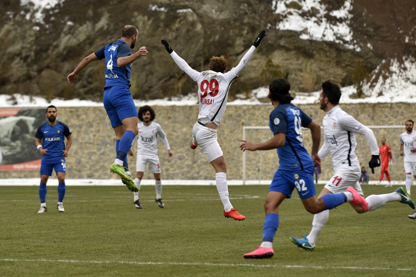 Gümüş sahasındaki ilk mağlubiyetini aldı: 0-2 38