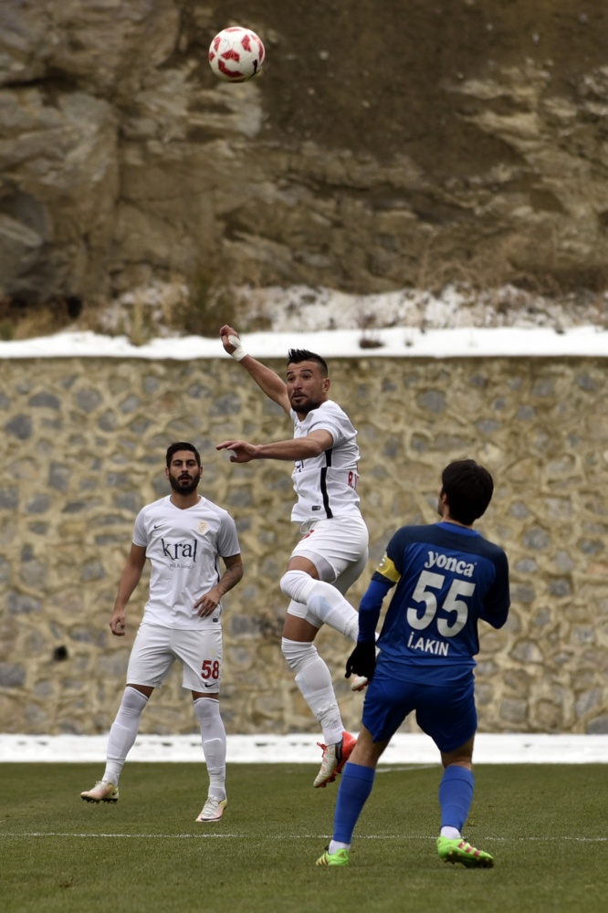 Gümüş sahasındaki ilk mağlubiyetini aldı: 0-2 34