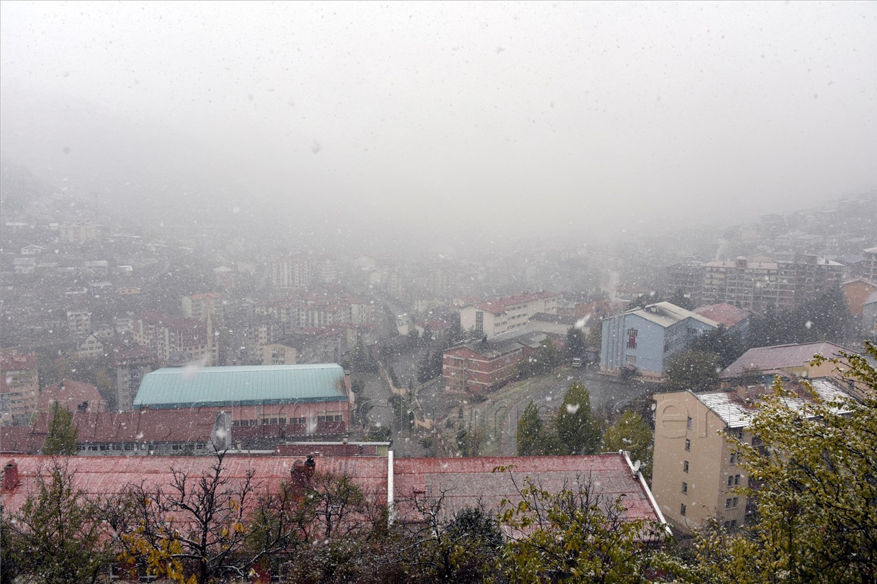 Gümüşhane'ye yılın ilk karı yağdı 5