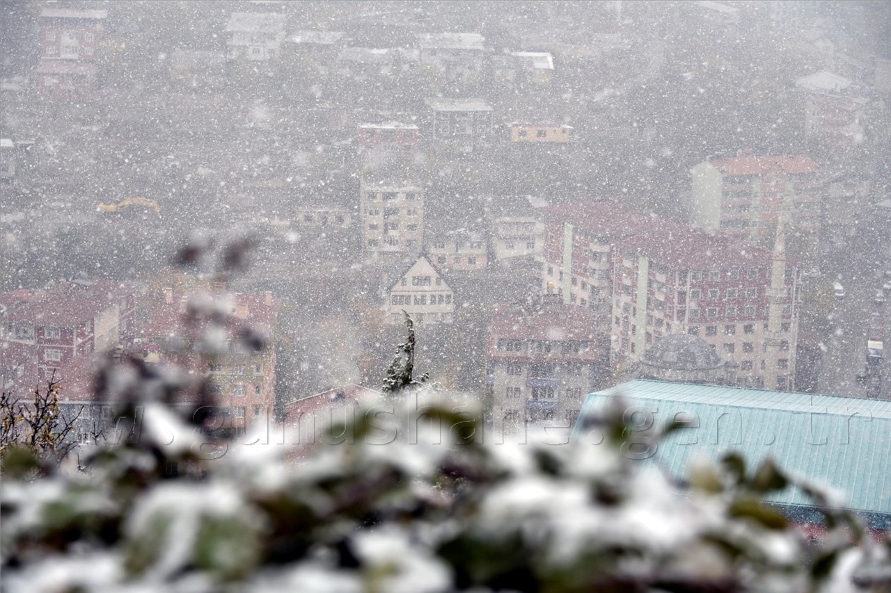 Gümüşhane'ye yılın ilk karı yağdı 7