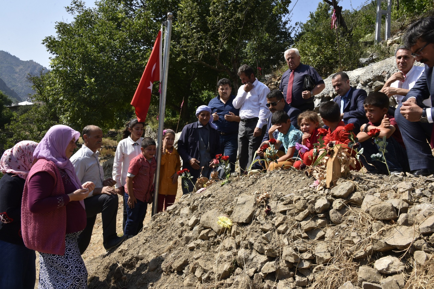 Şehit öğretmen Necmettin Yılmaz’ın öğrencilerinden ailesine taziye ziyareti 22