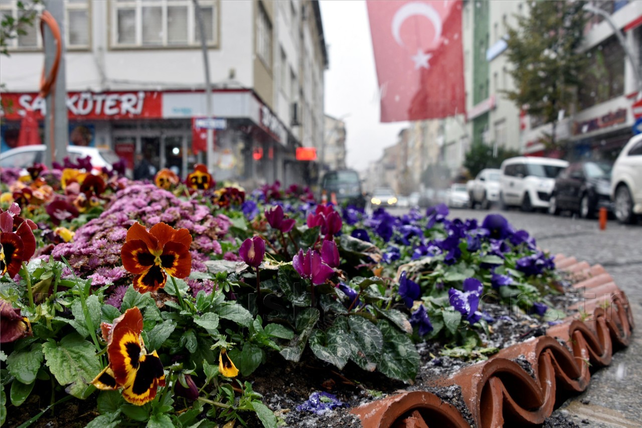 Gümüşhane'ye yılın ilk karı yağdı 11