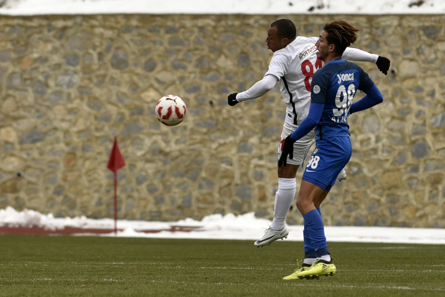 Gümüş sahasındaki ilk mağlubiyetini aldı: 0-2 48