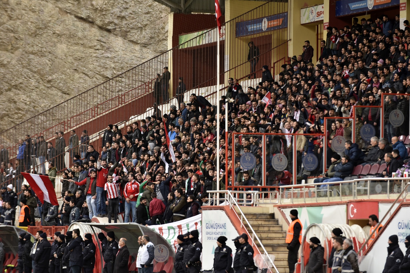 Gümüş sahasındaki ilk mağlubiyetini aldı: 0-2 41