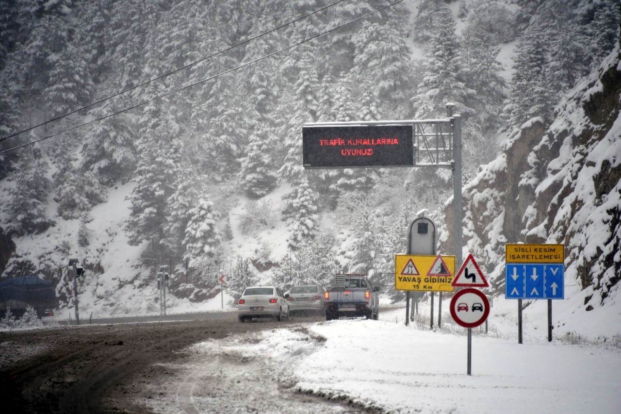 Zigana Geçidi'nde Kar Kalınlığı 10 Santimetreyi Geçti 14