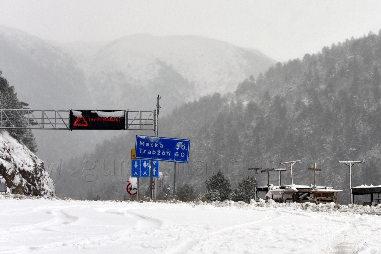 Zigana Geçidi'nde Kar Kalınlığı 10 Santimetreyi Geçti 7