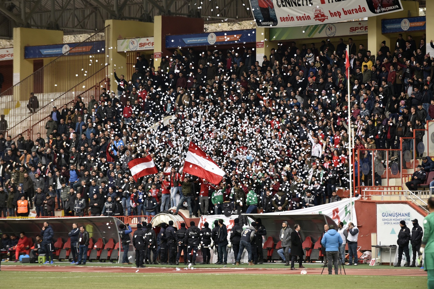 Gümüş sahasındaki ilk mağlubiyetini aldı: 0-2 71