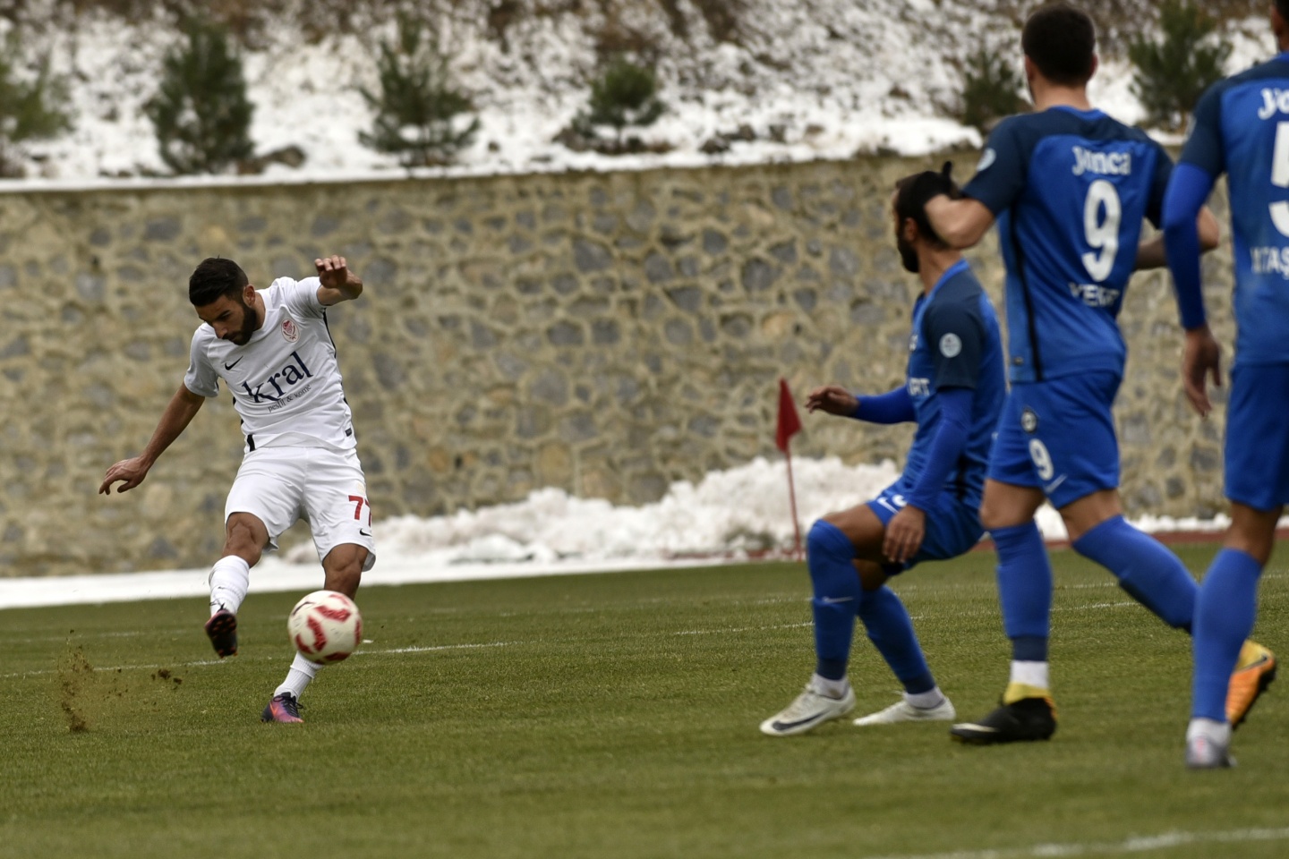 Gümüş sahasındaki ilk mağlubiyetini aldı: 0-2 75