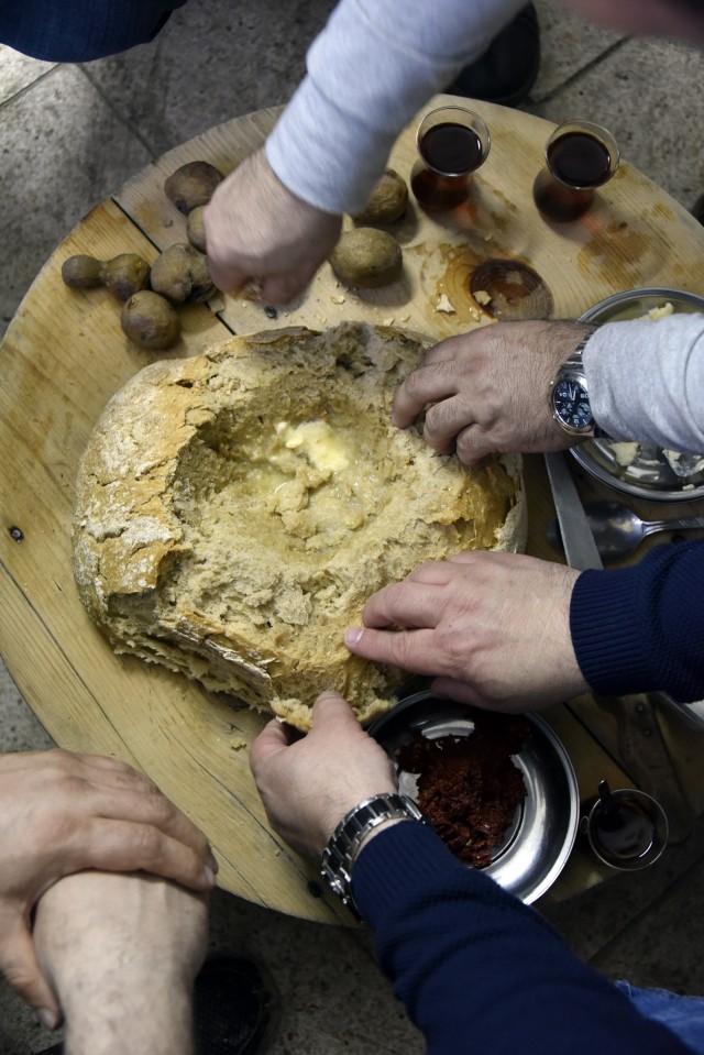 Ödüllü Gurme Gümüşhane Ekmeğinin Peşine Düştü 16