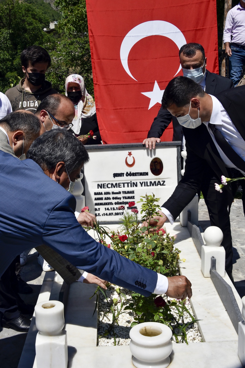 Necmettin Öğretmen şehadetinin 4.yılında kabri başında anıldı 15