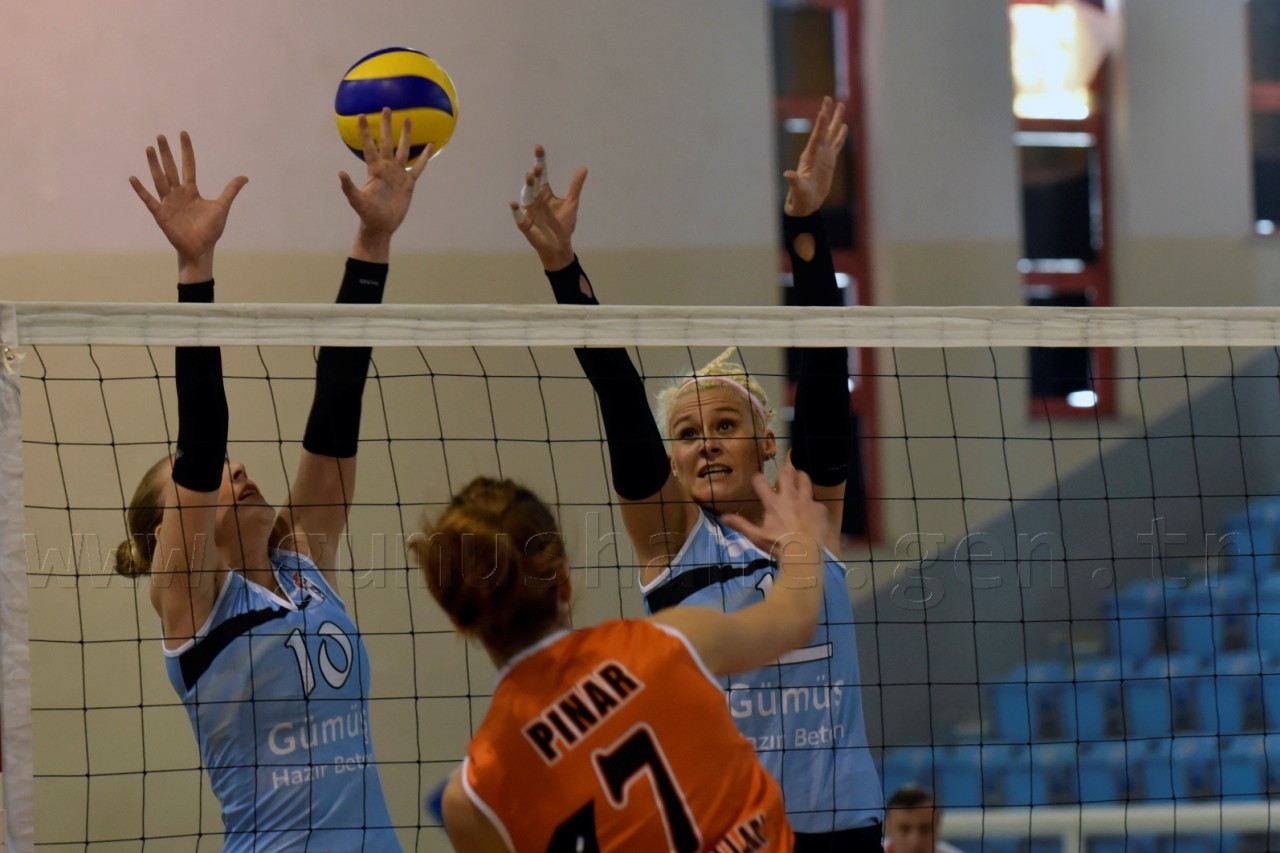 Olmadı kızlar: 2-3 6