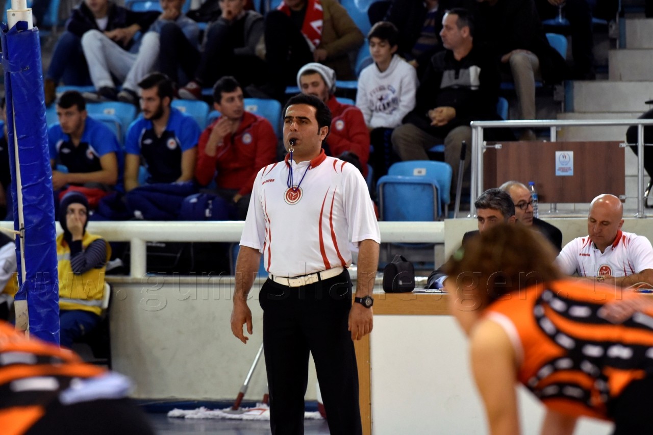 Olmadı kızlar: 2-3 8