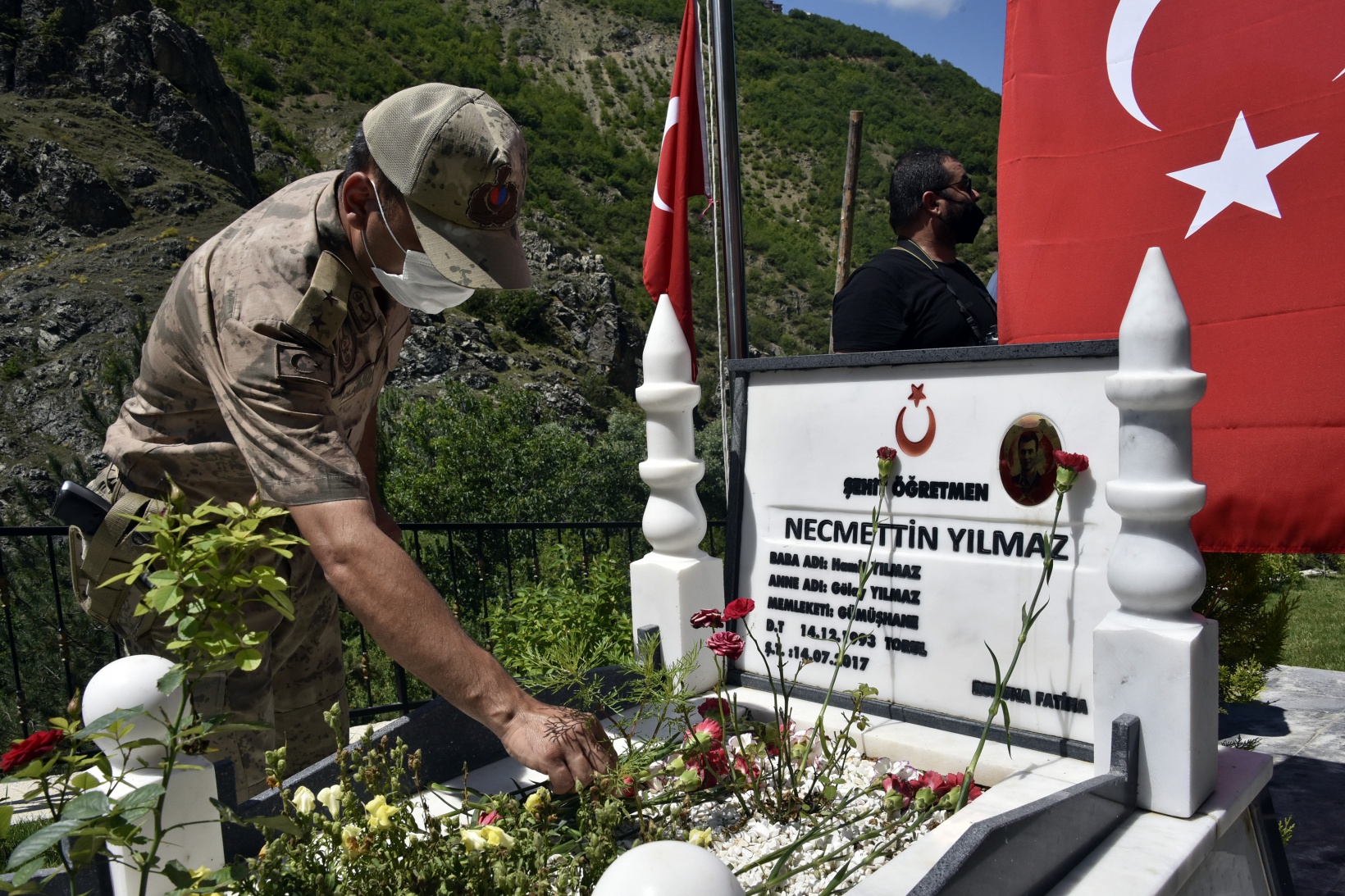 Necmettin Öğretmen şehadetinin 4.yılında kabri başında anıldı 12