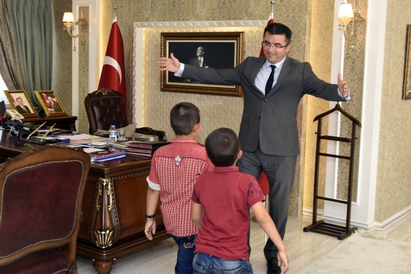 Necmettin Öğretmenin öğrencilerinden Vali Memiş’e ziyaret 4