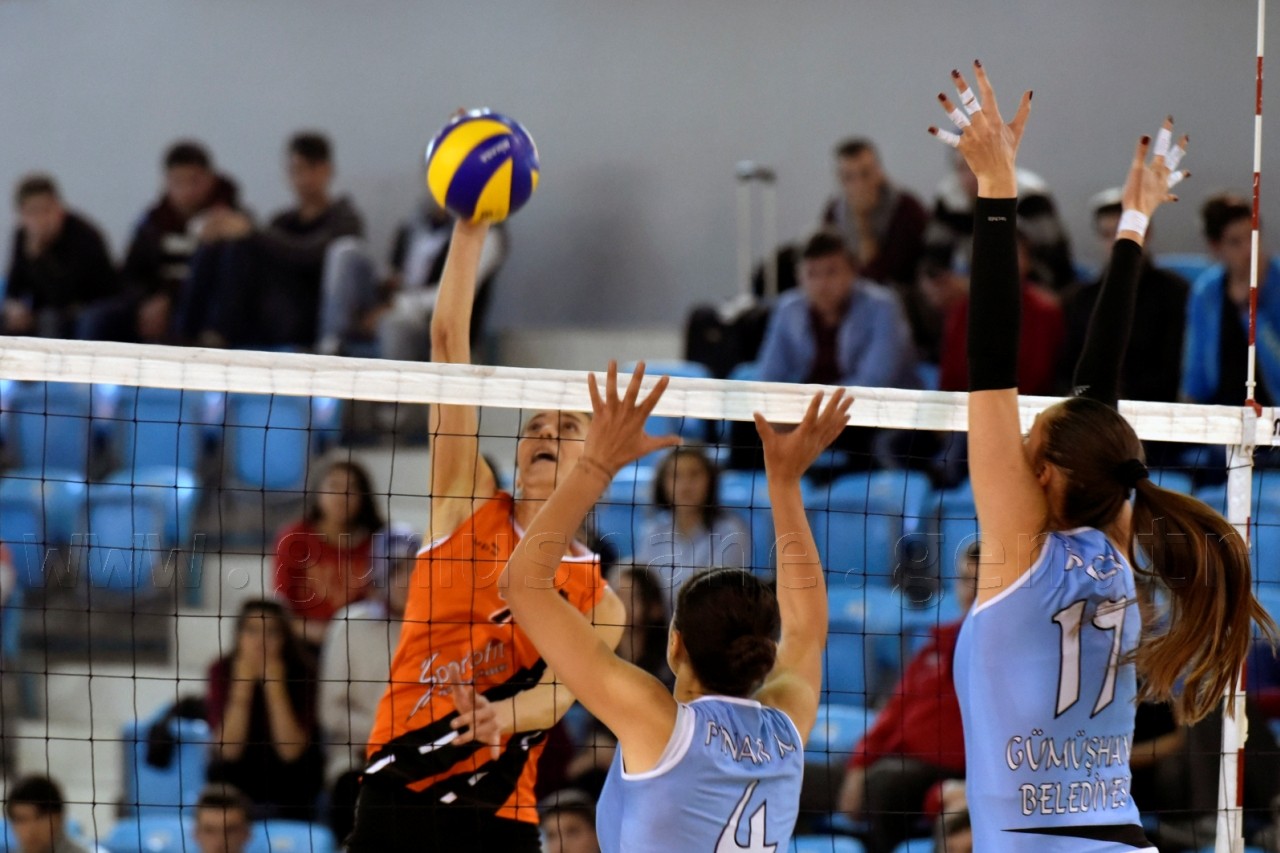 Olmadı kızlar: 2-3 12