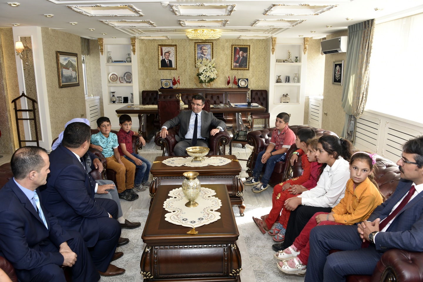 Necmettin Öğretmenin öğrencilerinden Vali Memiş’e ziyaret 3