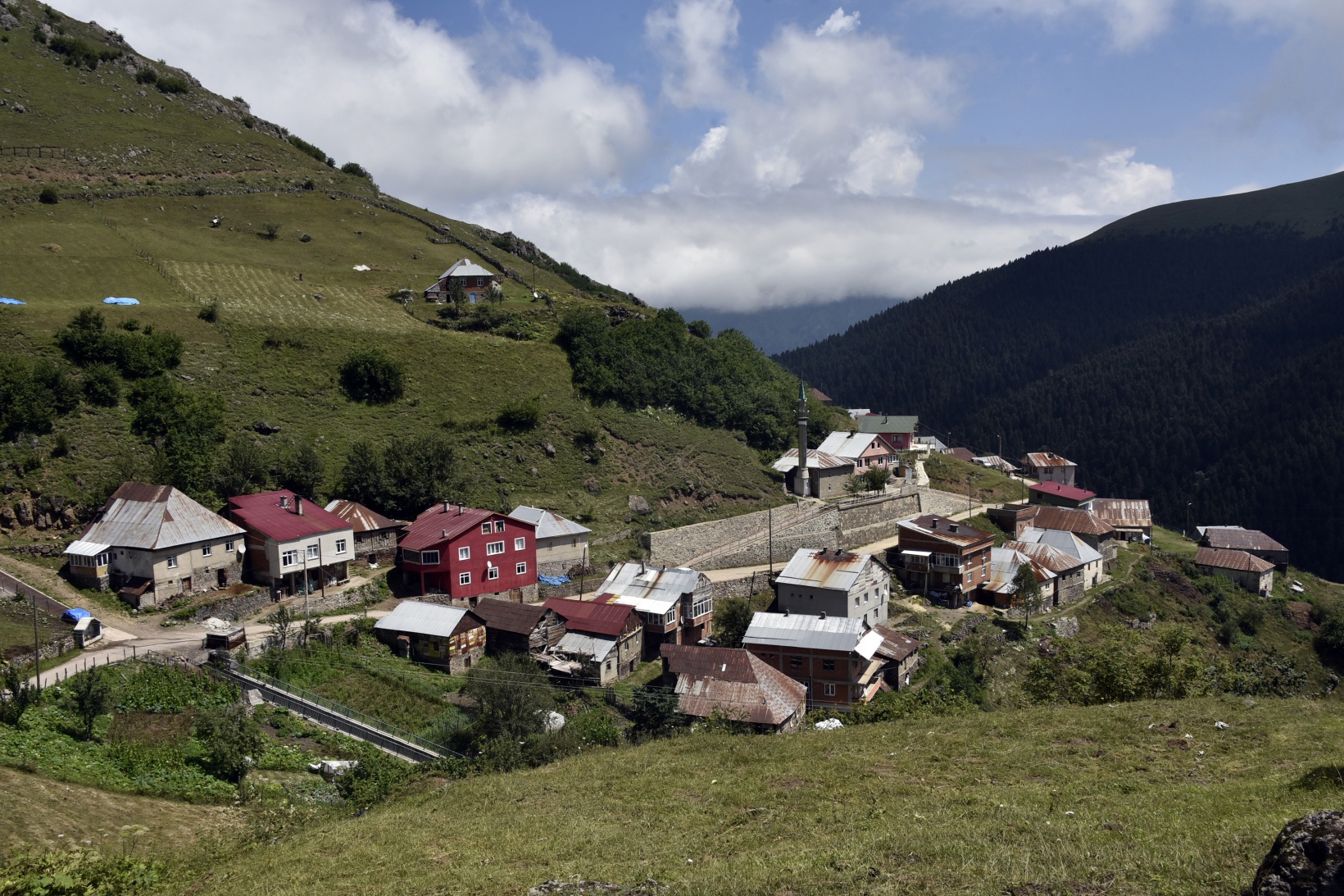 Gümüşhane’deki en uzak köy okulunun tamiratını polisler yaptı 6