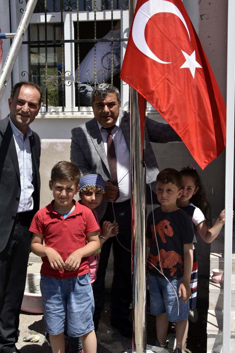 Gümüşhane’deki en uzak köy okulunun tamiratını polisler yaptı 9