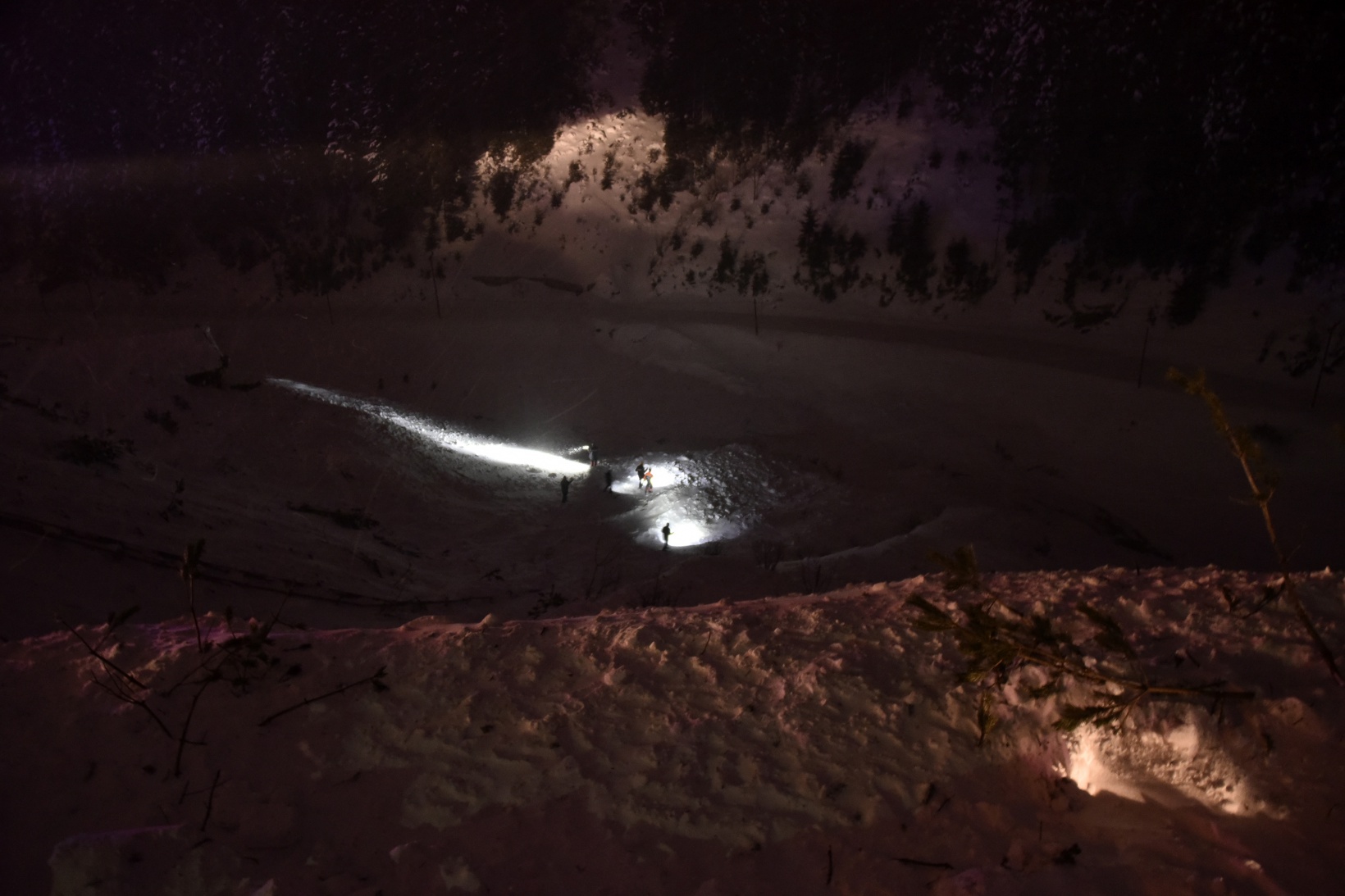 Çığdan zarar gören yolcu minibüsünün şoförü o anları anlattı 19