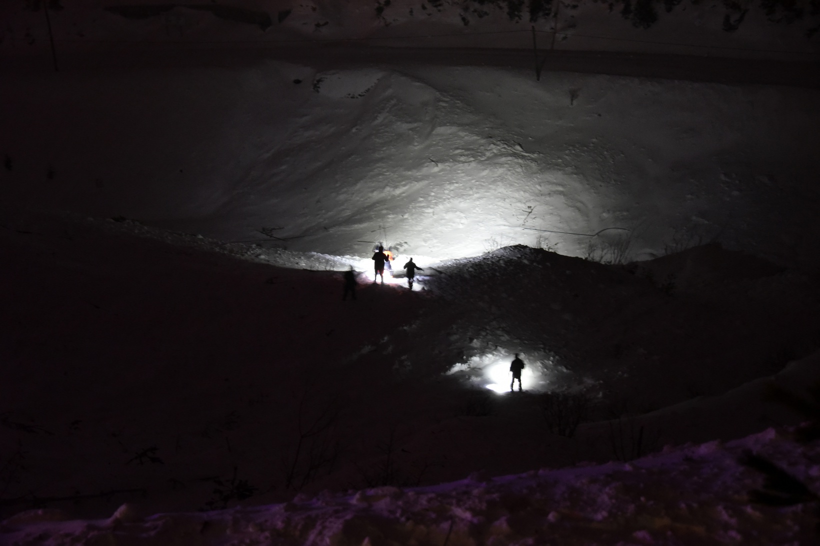 Çığdan zarar gören yolcu minibüsünün şoförü o anları anlattı 17