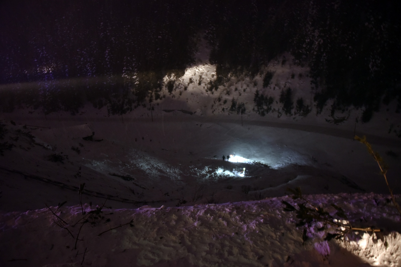 Çığdan zarar gören yolcu minibüsünün şoförü o anları anlattı 35