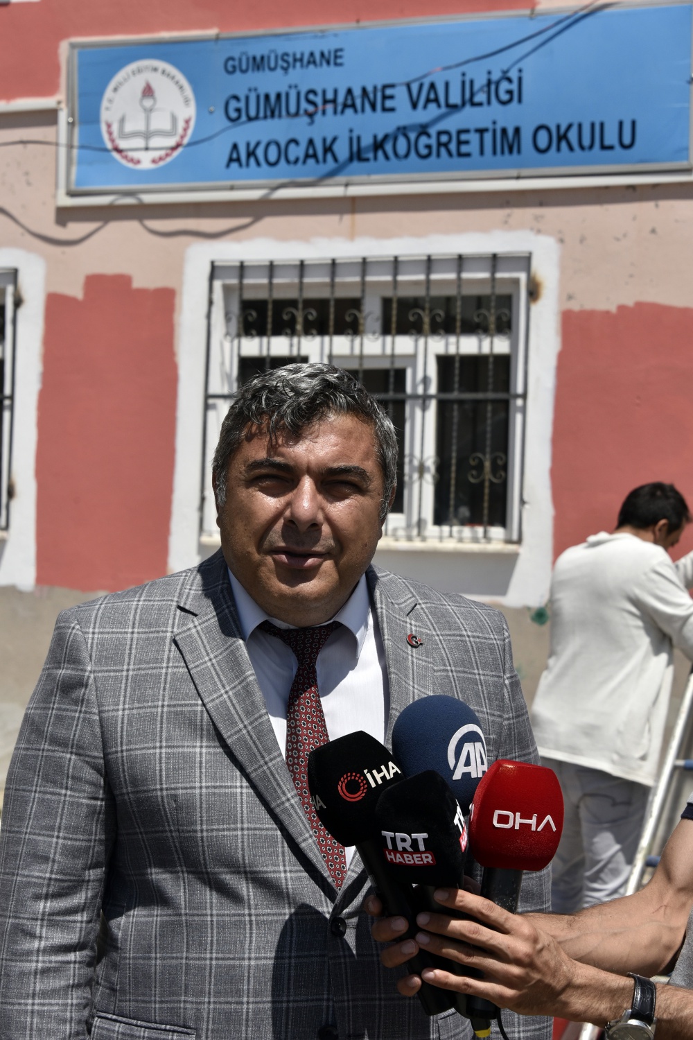 Gümüşhane’deki en uzak köy okulunun tamiratını polisler yaptı 19