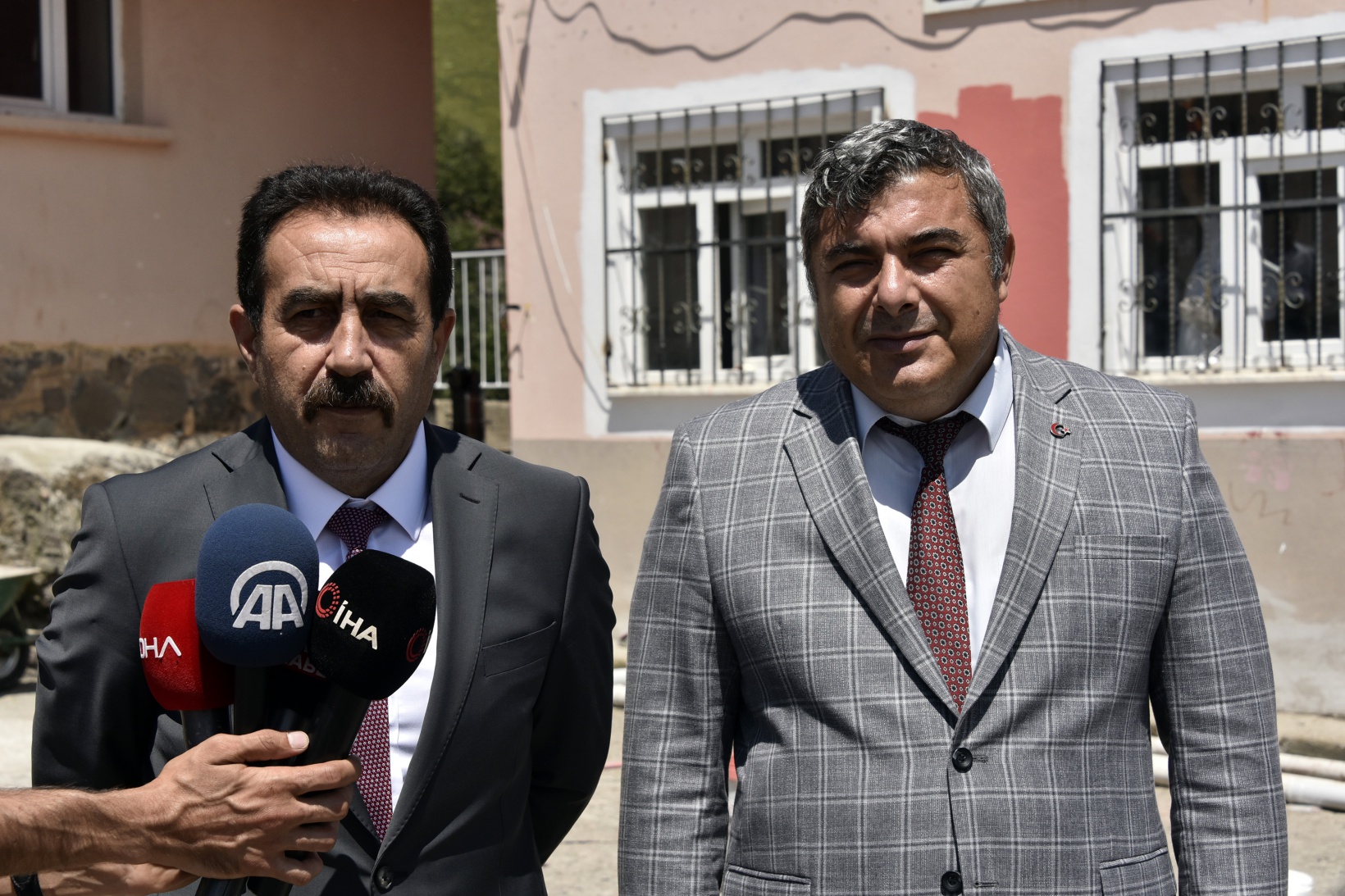 Gümüşhane’deki en uzak köy okulunun tamiratını polisler yaptı 18