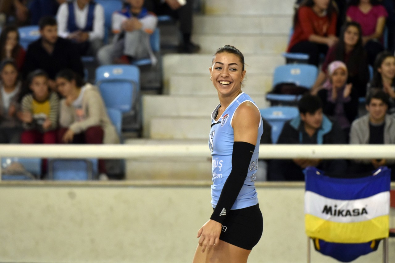 Olmadı kızlar: 2-3 24