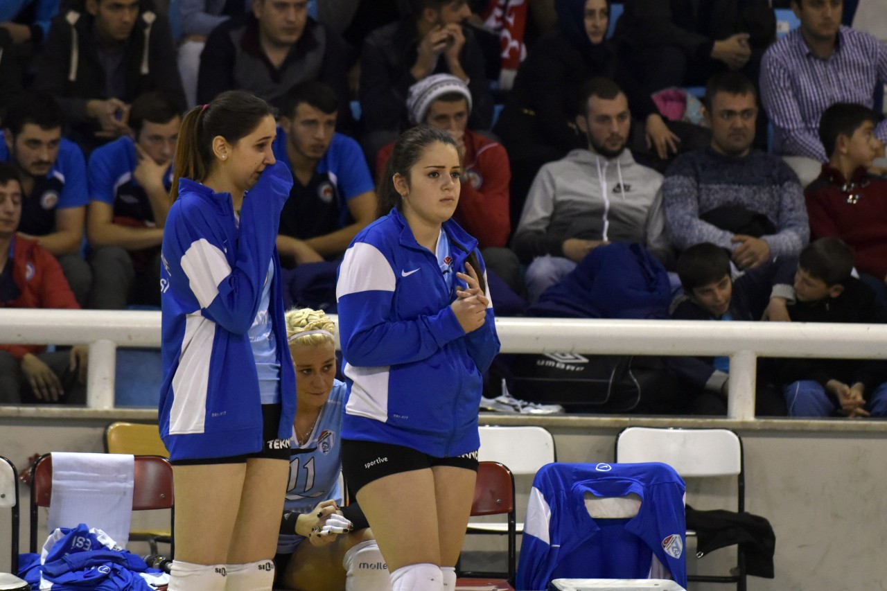 Olmadı kızlar: 2-3 26