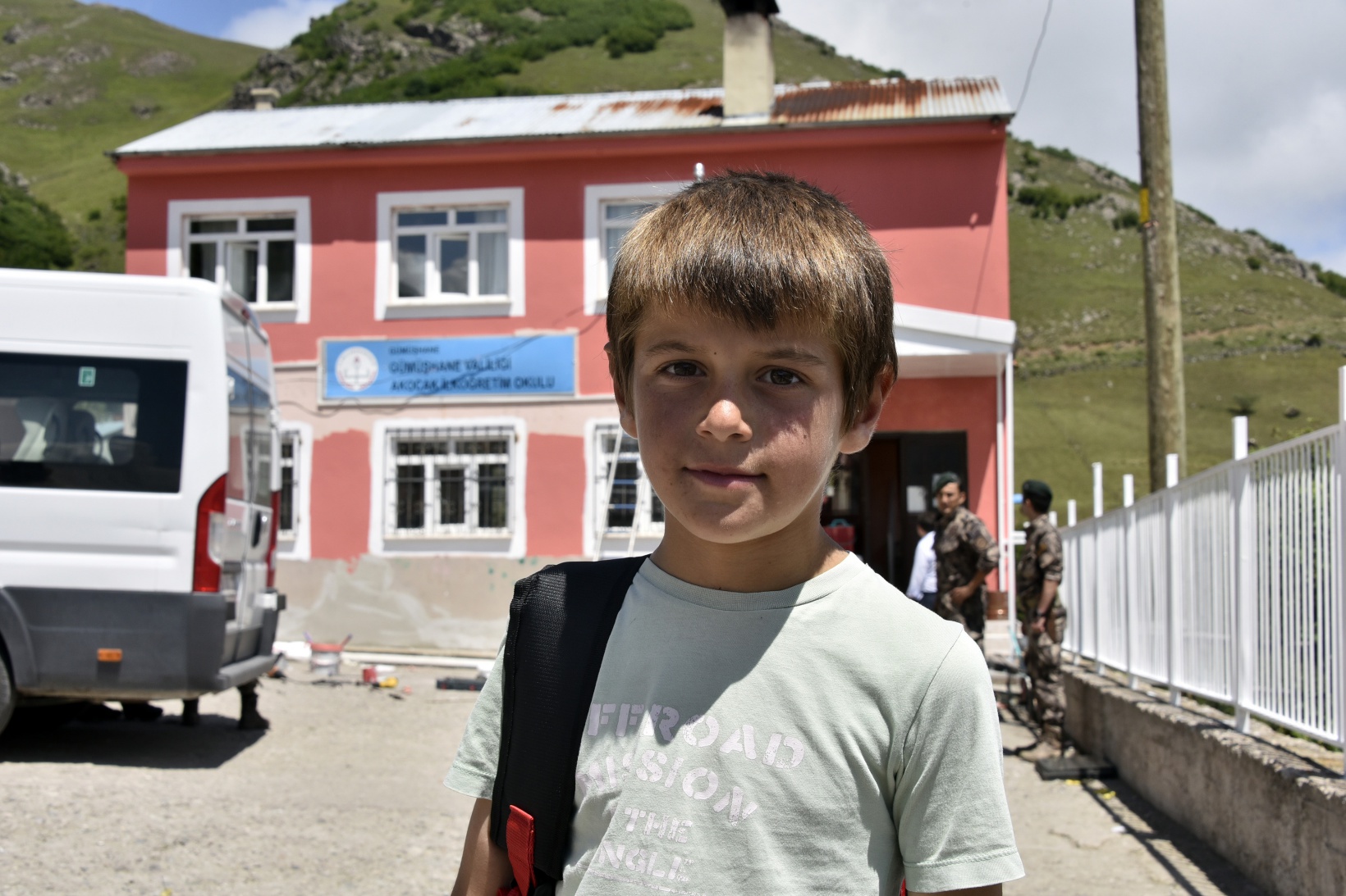 Gümüşhane’deki en uzak köy okulunun tamiratını polisler yaptı 11