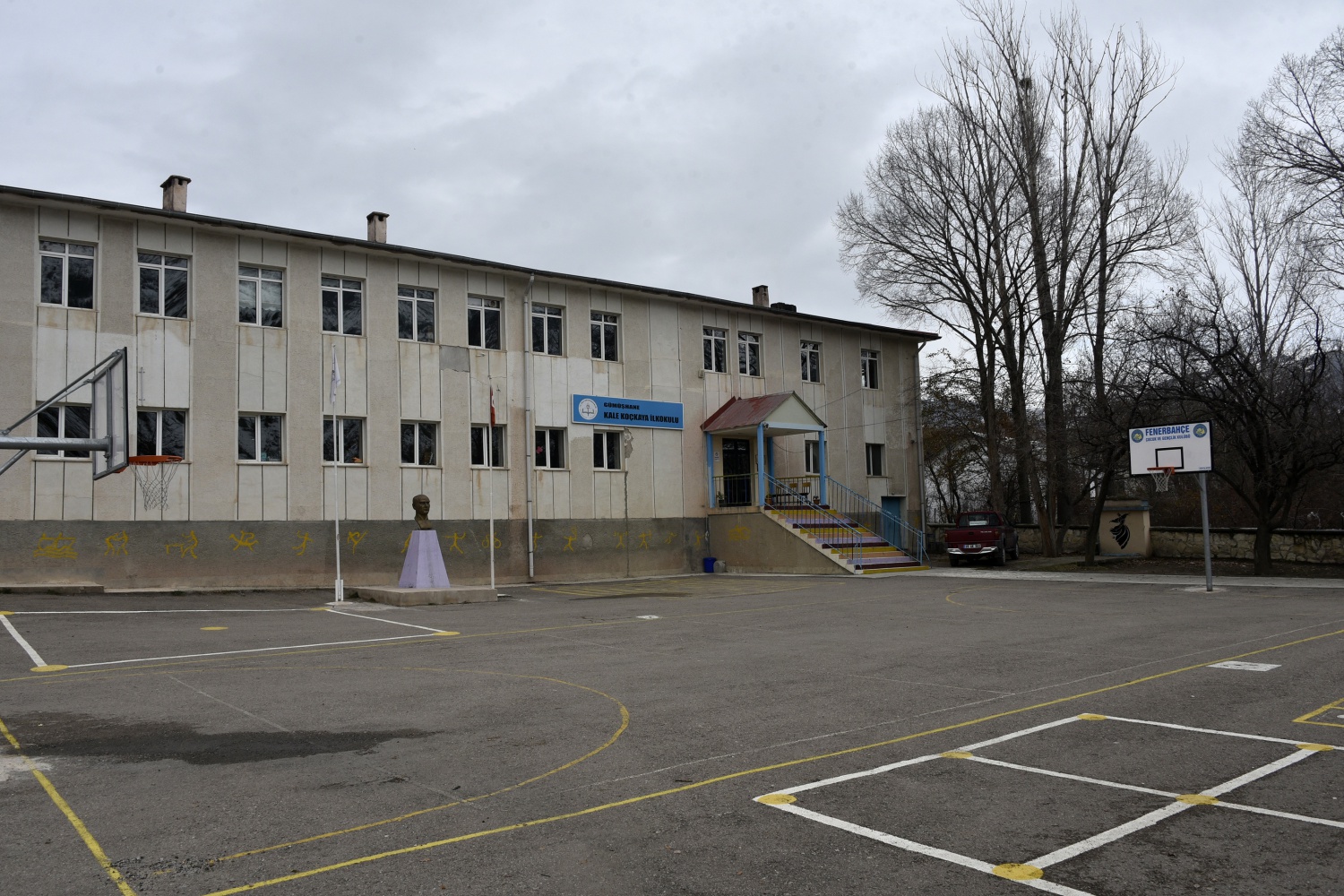 Köy okulunda mini hayvanat bahçesi kurdular 15