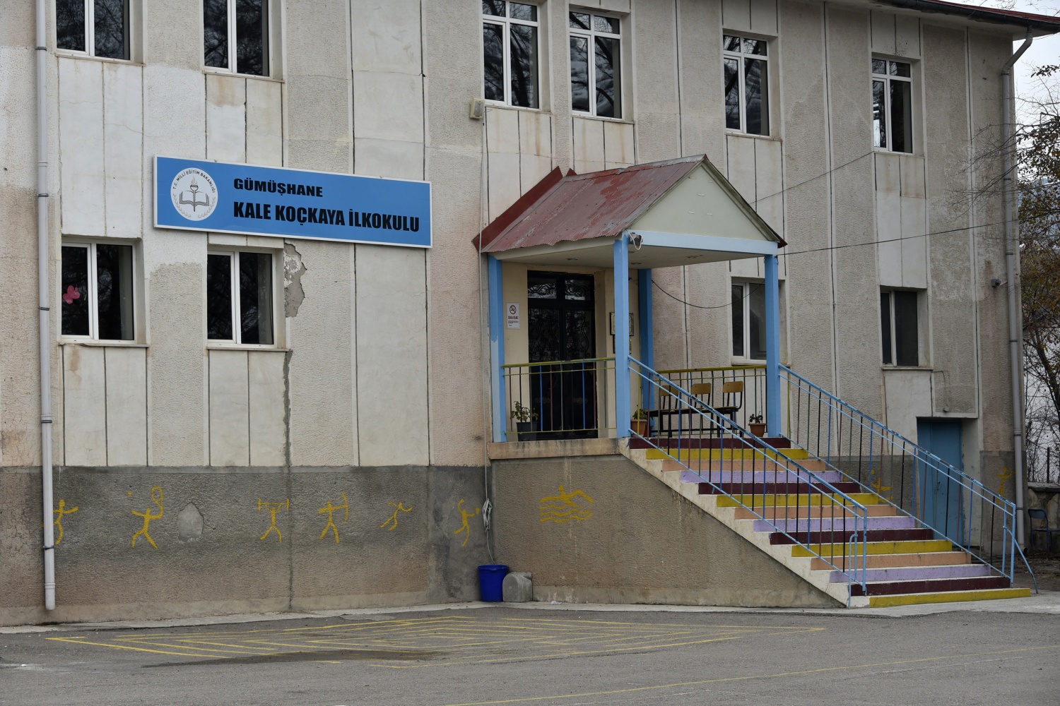 Köy okulunda mini hayvanat bahçesi kurdular 17