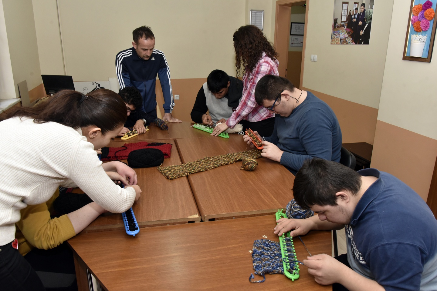 Engellerini örgü örerek aşıyorlar 2