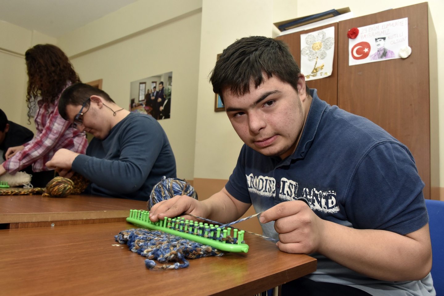 Engellerini örgü örerek aşıyorlar 14