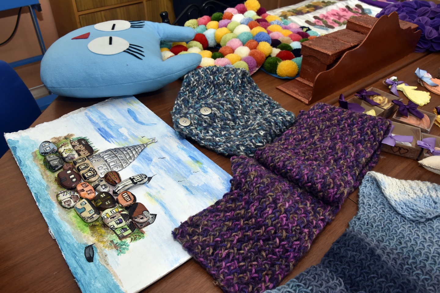 Engellerini örgü örerek aşıyorlar 7